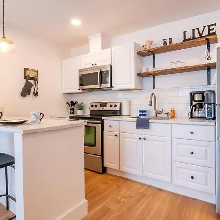Pet-Free Studio Rental On 2Nd Floor With Parking